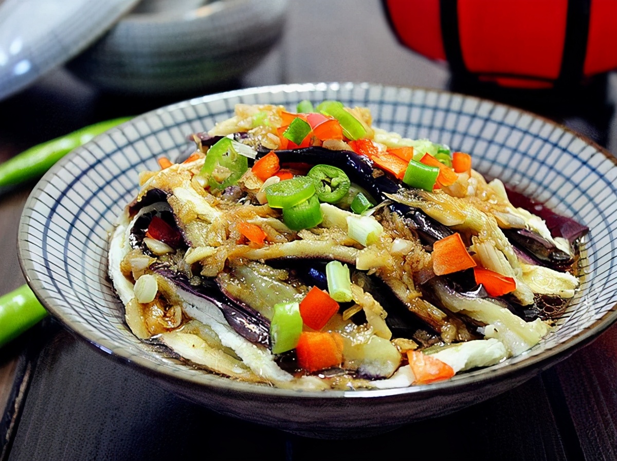 简介这道蒜香手撕茄子,主料只有茄子和大蒜,制作非常简单.