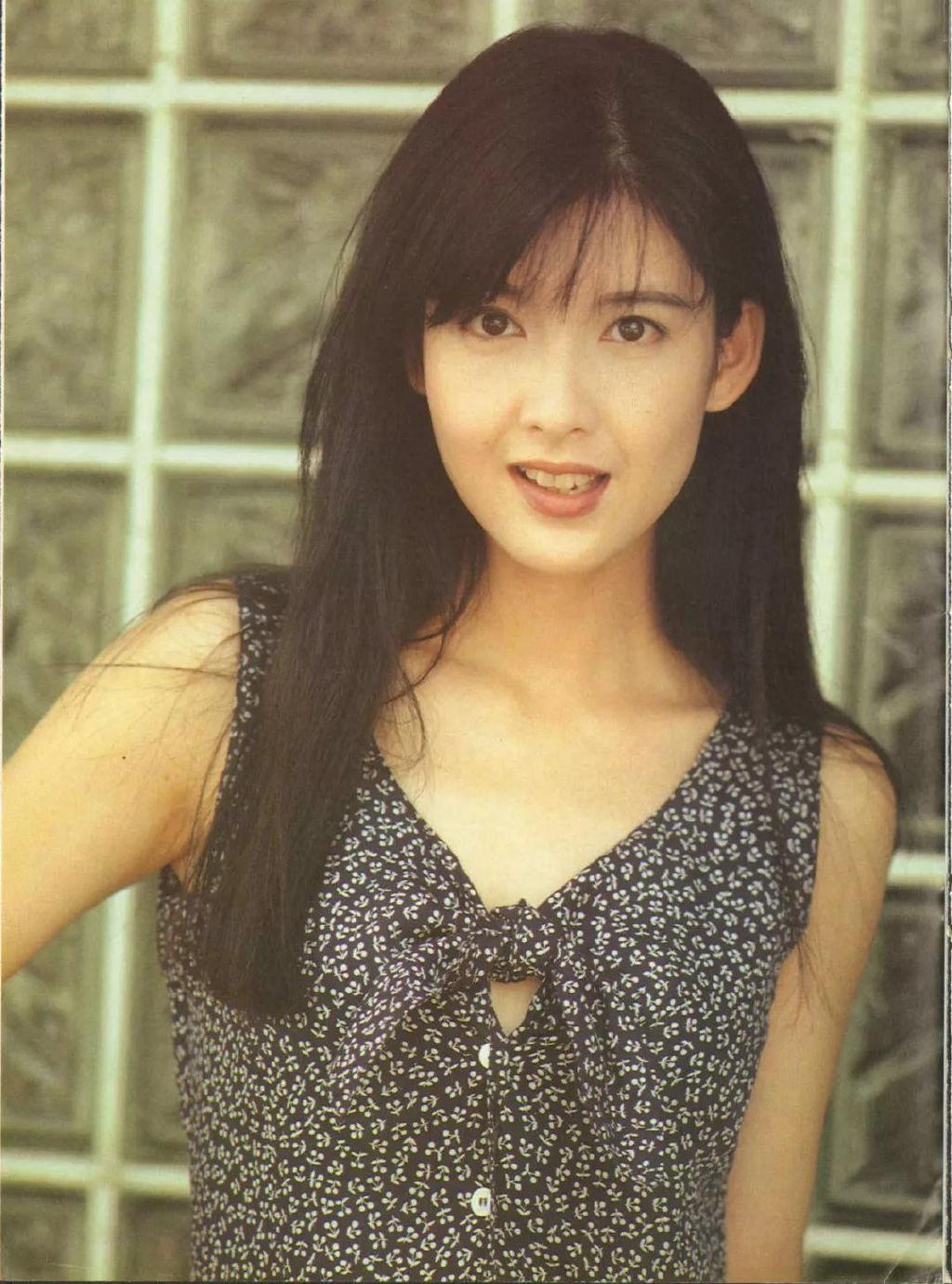 清纯玉女周慧敏出身贫民窟却最终嫁入豪门她是如何做到的