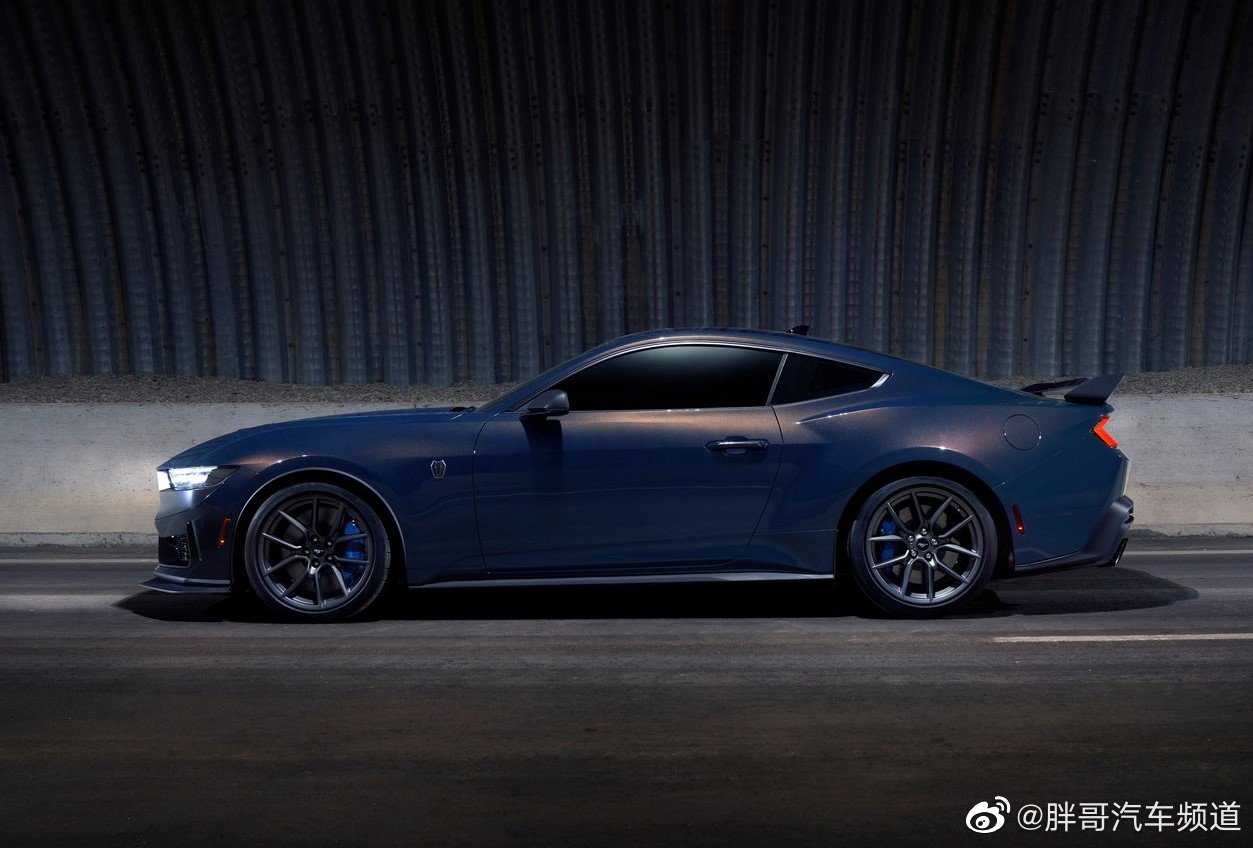 福特mustangdarkhorse黑马版v8配tremec6速手动变速箱