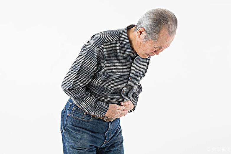 老人大便失禁弄脏公交车，司机迅速清理未影响交通，乘客致电表扬休闲区蓝鸢梦想 - Www.slyday.coM