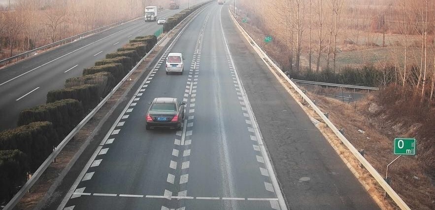 不与前车保持安全距离 罚款50 有人遇到过吗