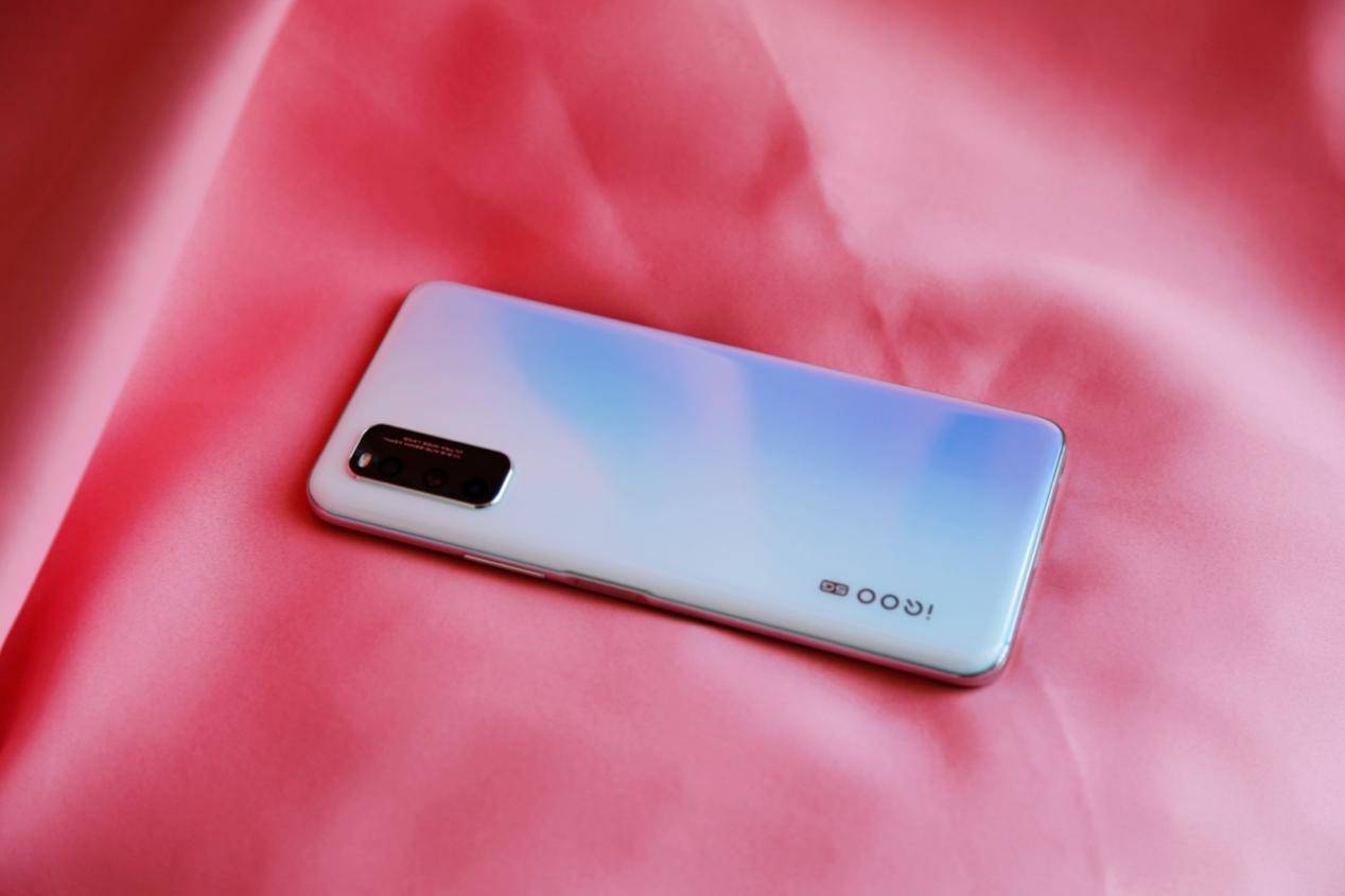 iqooneo3上手5g市场上杀出重围的平价旗舰