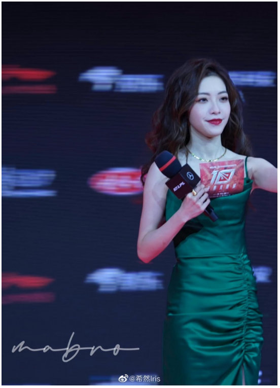 今天是三八妇女节,英雄联盟官方主持人希然更新微博……__财经头条
