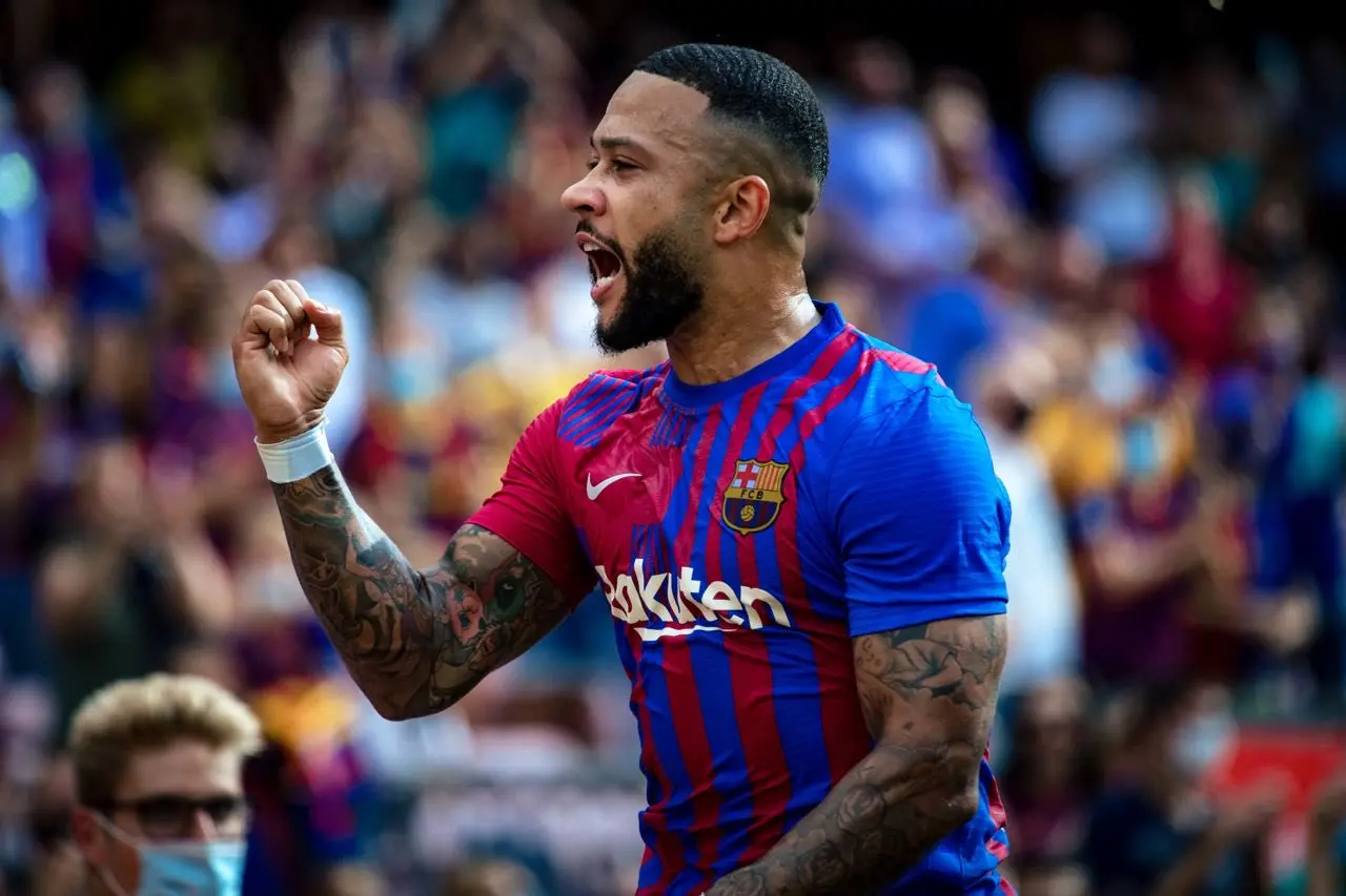 德佩自由加盟巴萨现在看来是一桩多赢转会德佩曾经高开低走