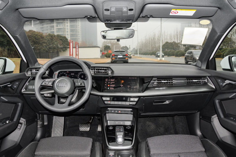 抢先看2021款奥迪a3l最低配进取运动型到底值不值?