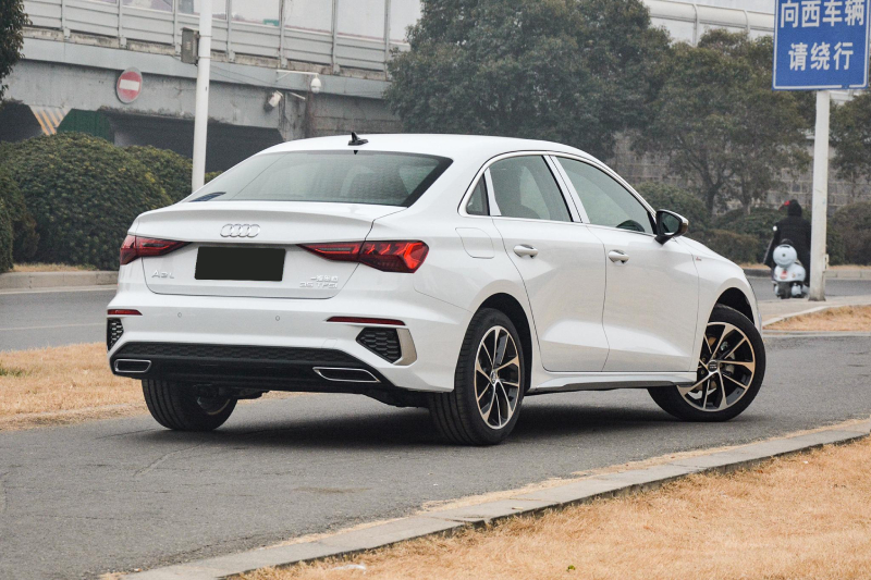 抢先看2021款奥迪a3l最低配进取运动型到底值不值?
