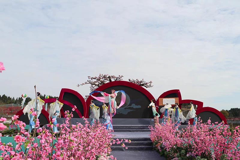 西充县委宣传部供图3月的南充市西充县古楼镇,十万亩桃花次第开放,漫