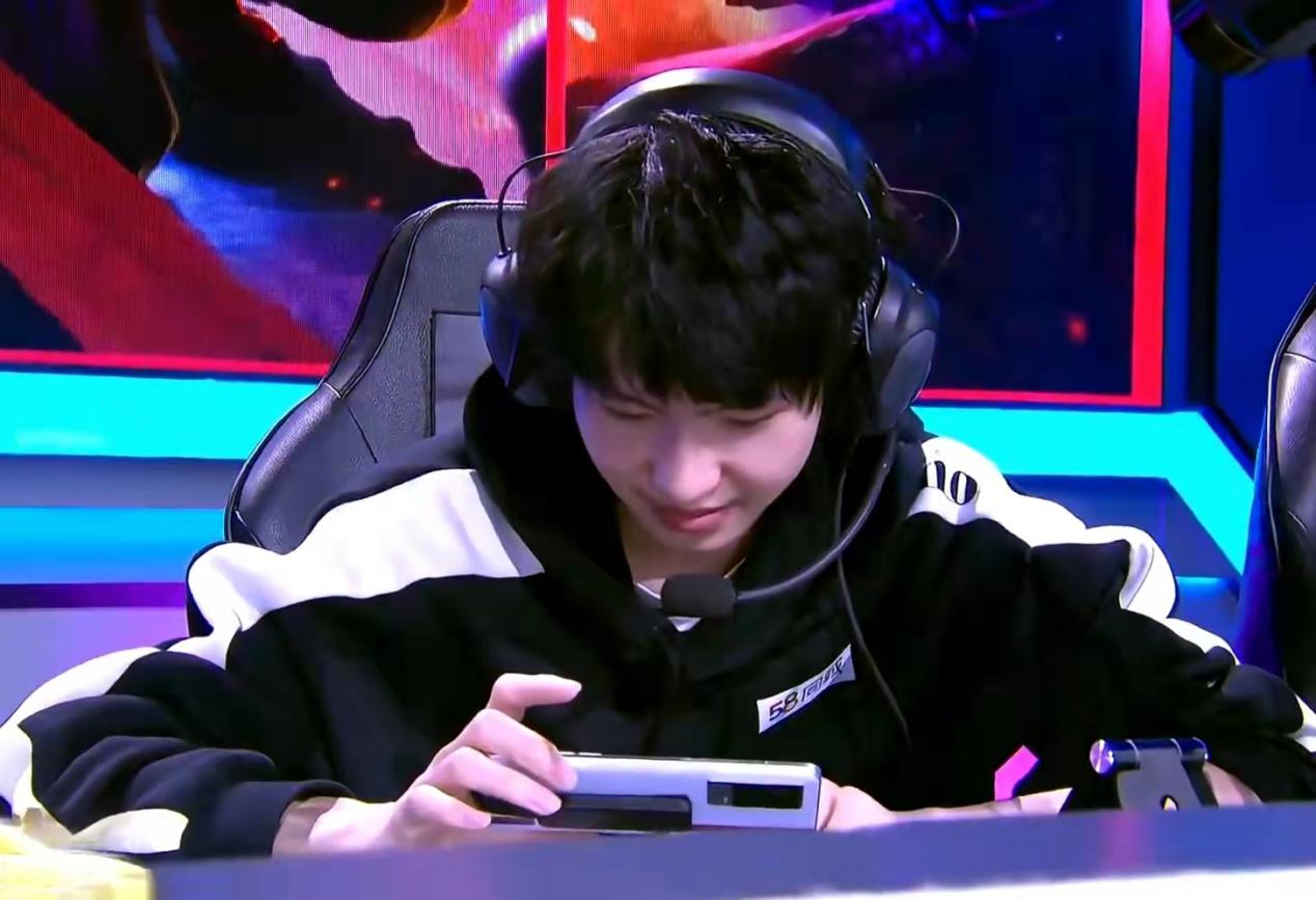 kplag输比赛一诺笑得太开心qg老板下场嘲讽月光论演员的自我修养