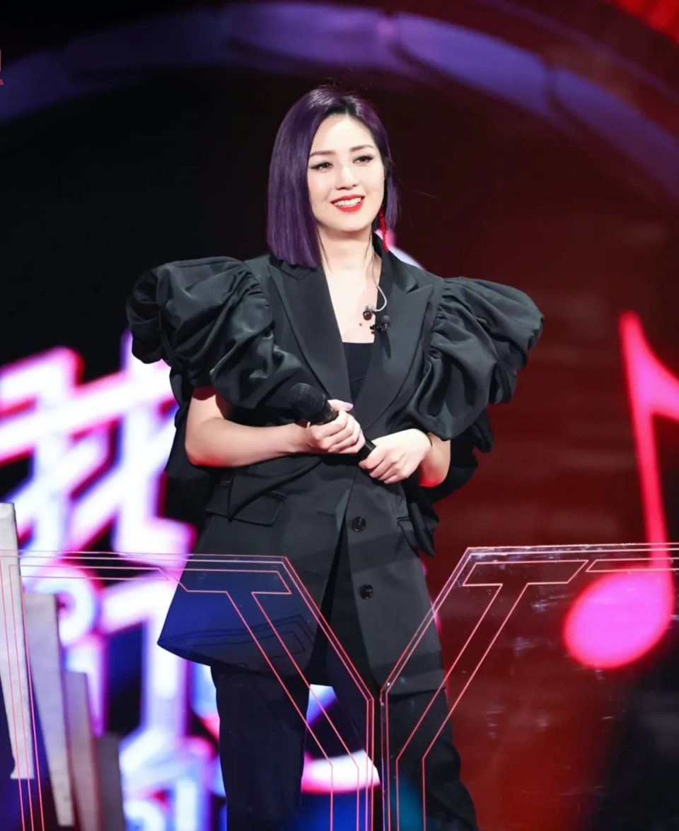 杨千嬅何以翻红没有温柔唯有孤勇