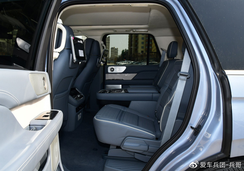 林肯领航员对比宝马X7，百万级豪华SUV怎么选？