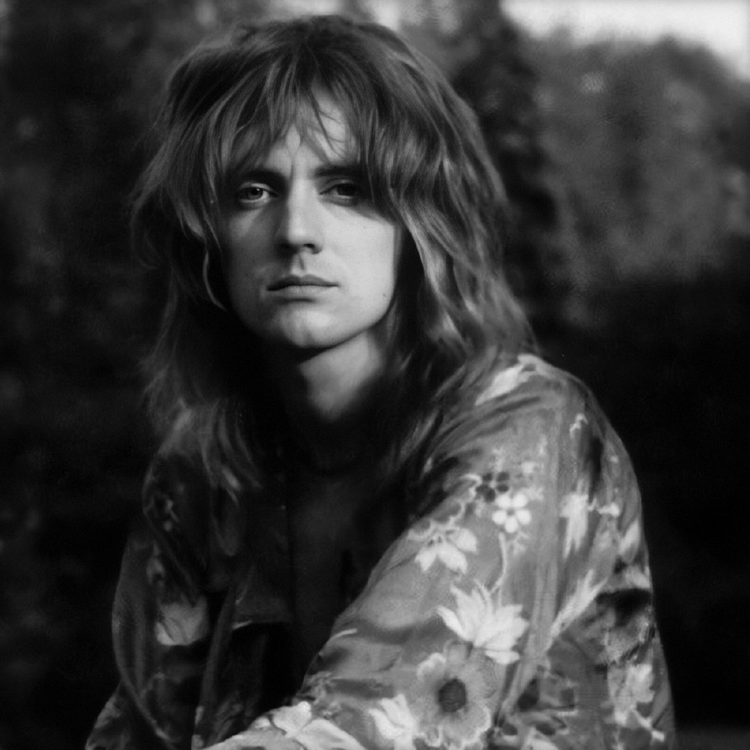 今天也是皇后乐队鼓手roger taylor的71岁生日,是真帅!