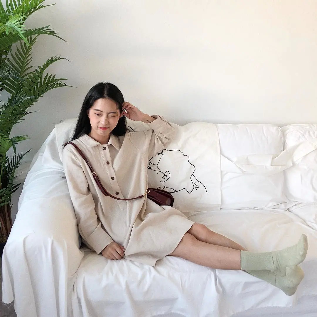 玩转花式沙发拍照姿势冬天,家里开着暖气,整个室内都是暖暖的.