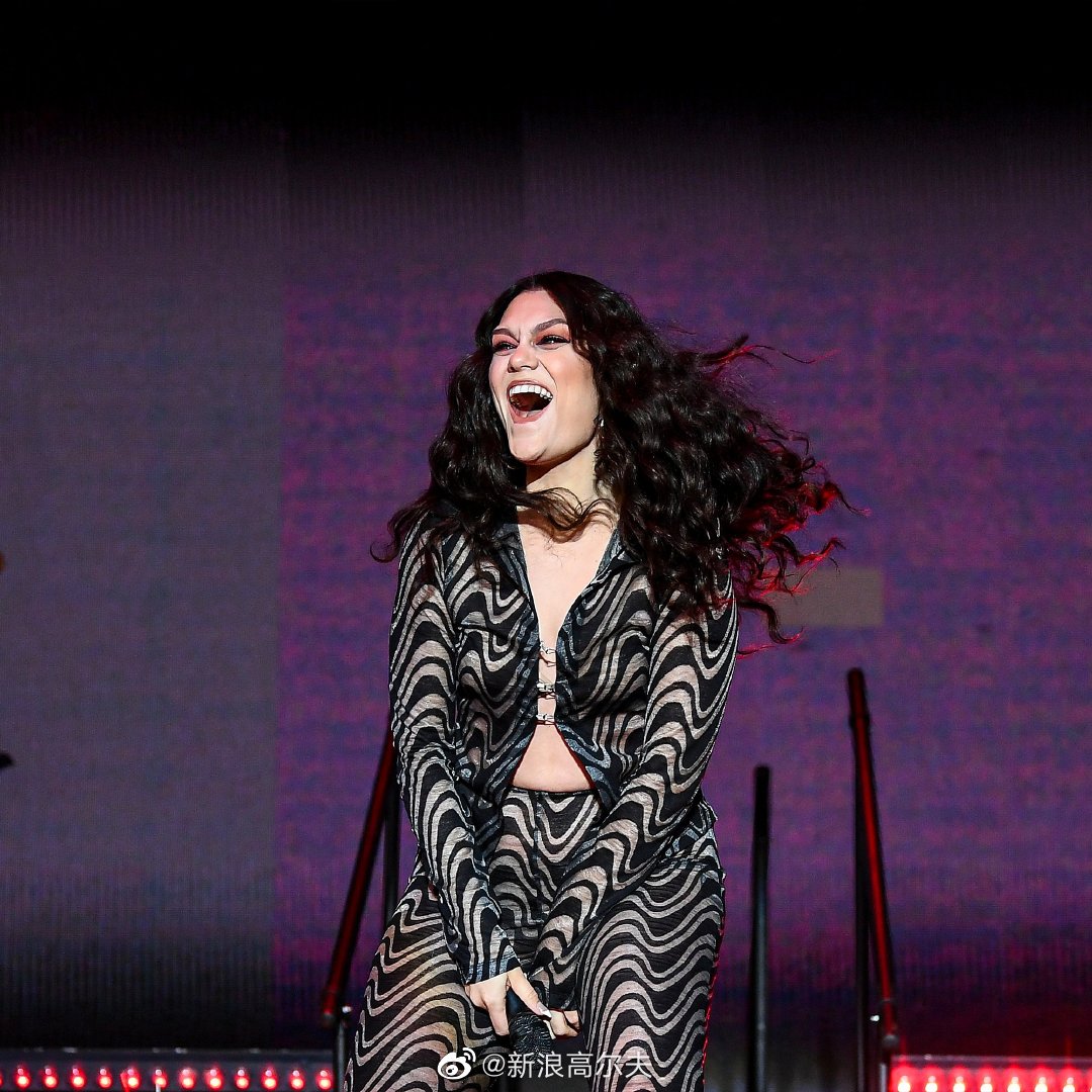 结石姐jessie j亮相 伦敦站赛后演唱会__财经头条