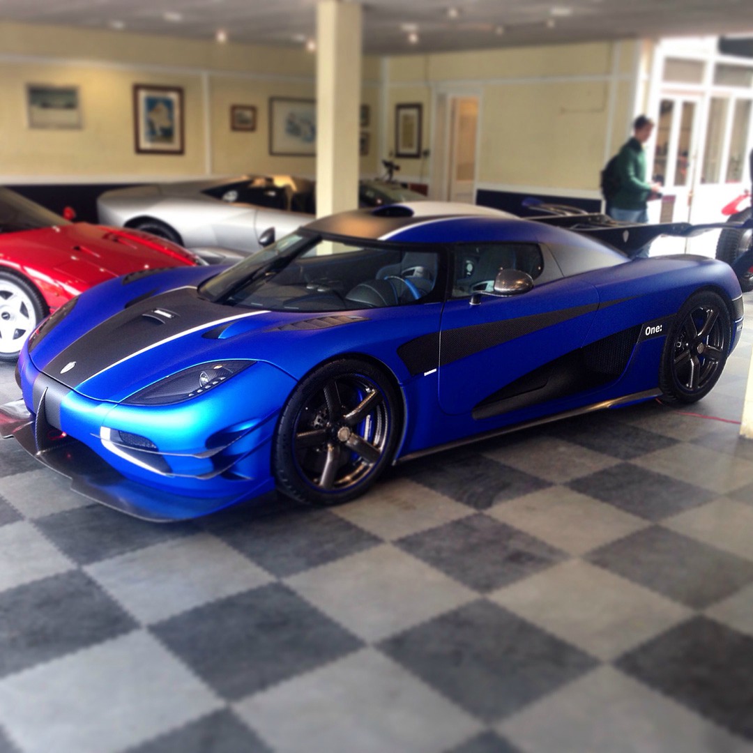 蓝色科尼塞克one1