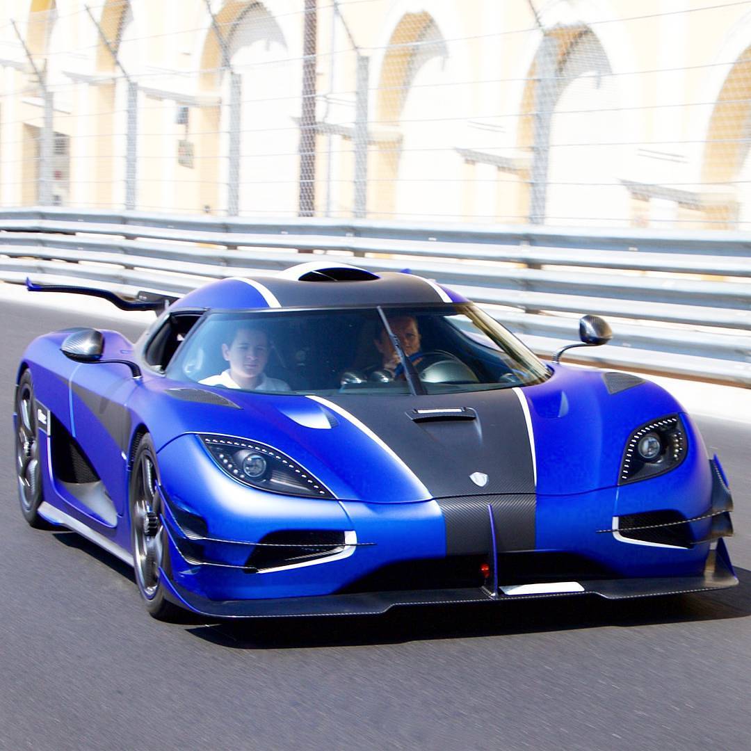 蓝色科尼塞克one1