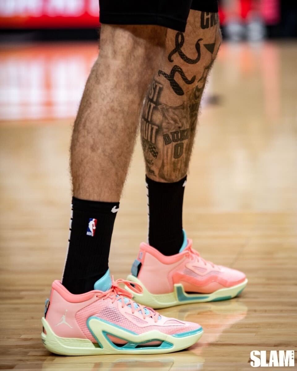 塔图姆热身战靴tatum 1 "pink lemonade"_高清图集_新浪网