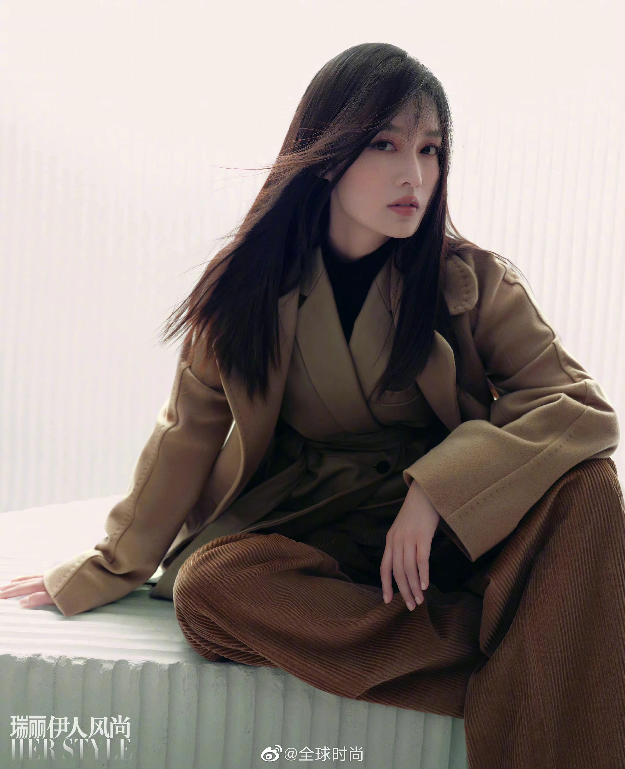 李沁瑞丽十一月刊封面大片一次知性气质的时尚之旅