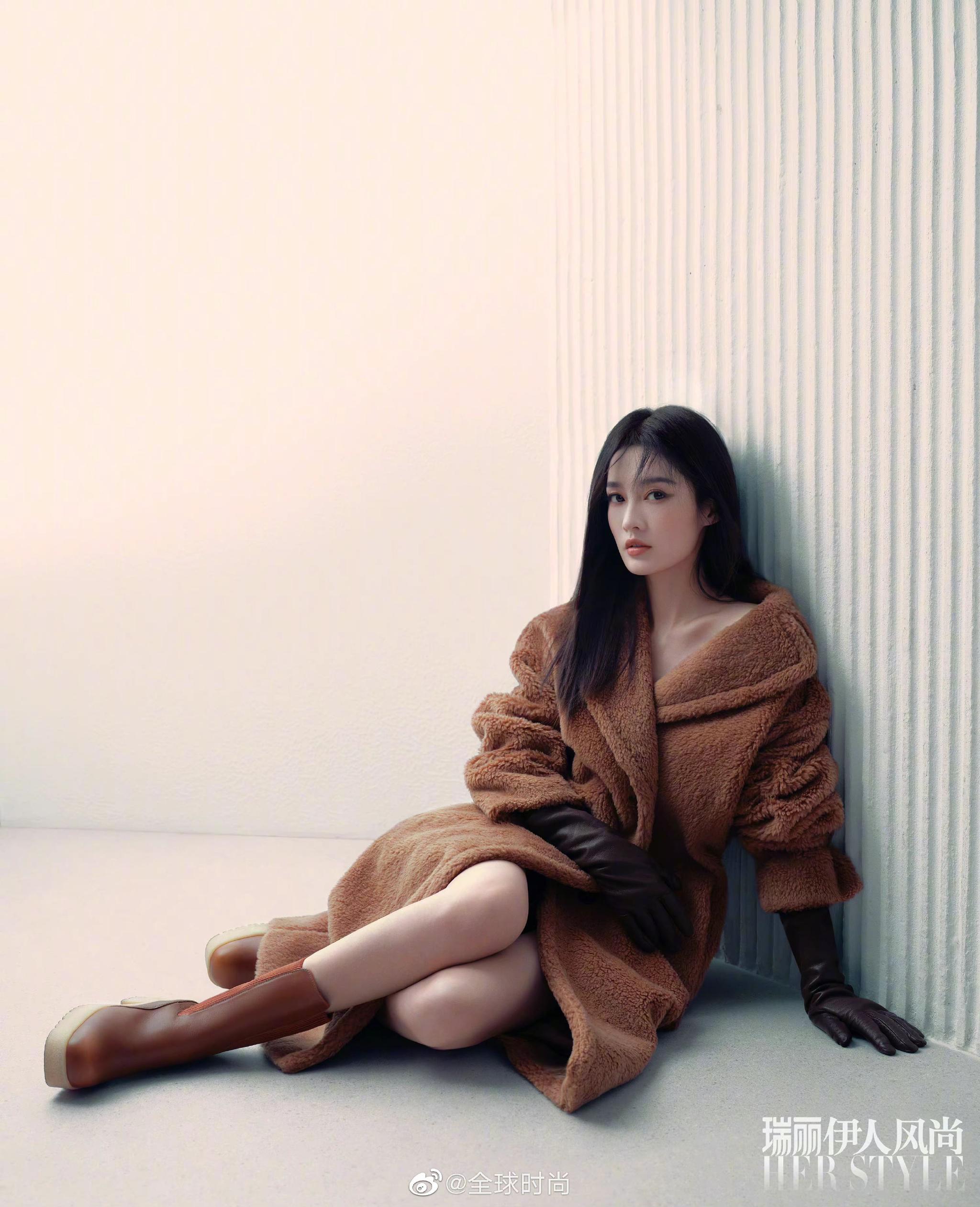 李沁瑞丽十一月刊封面大片 一次知性气质的时尚之旅……__财经头条