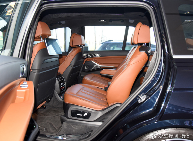 林肯领航员对比宝马X7，百万级豪华SUV怎么选？