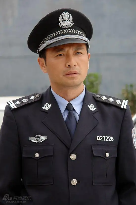 同样演警察把陈晓张若昀和张译等男星放在一起看差别出来了