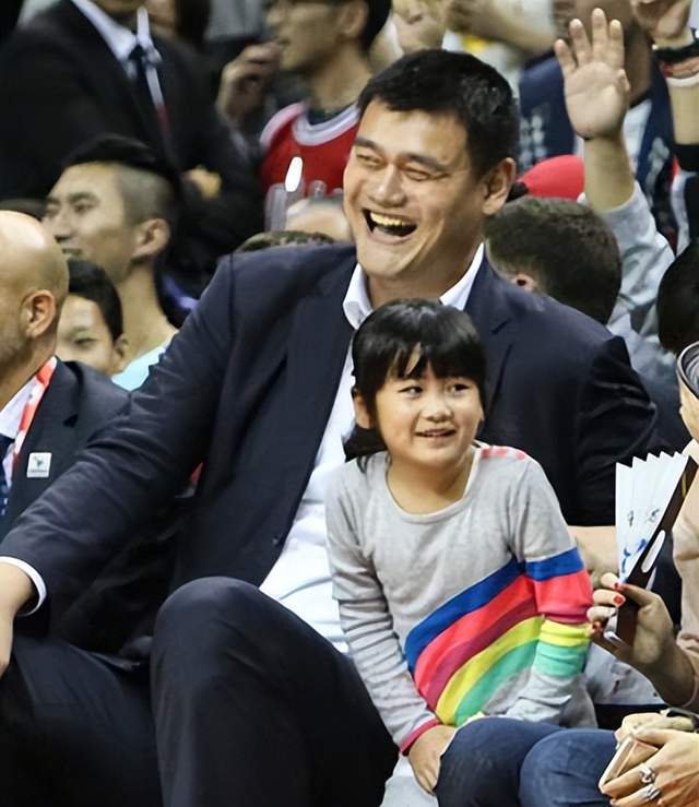 姚明带12岁女儿做核酸，女儿身高接近1米8，网友催促赶紧多生几个休闲区蓝鸢梦想 - Www.slyday.coM