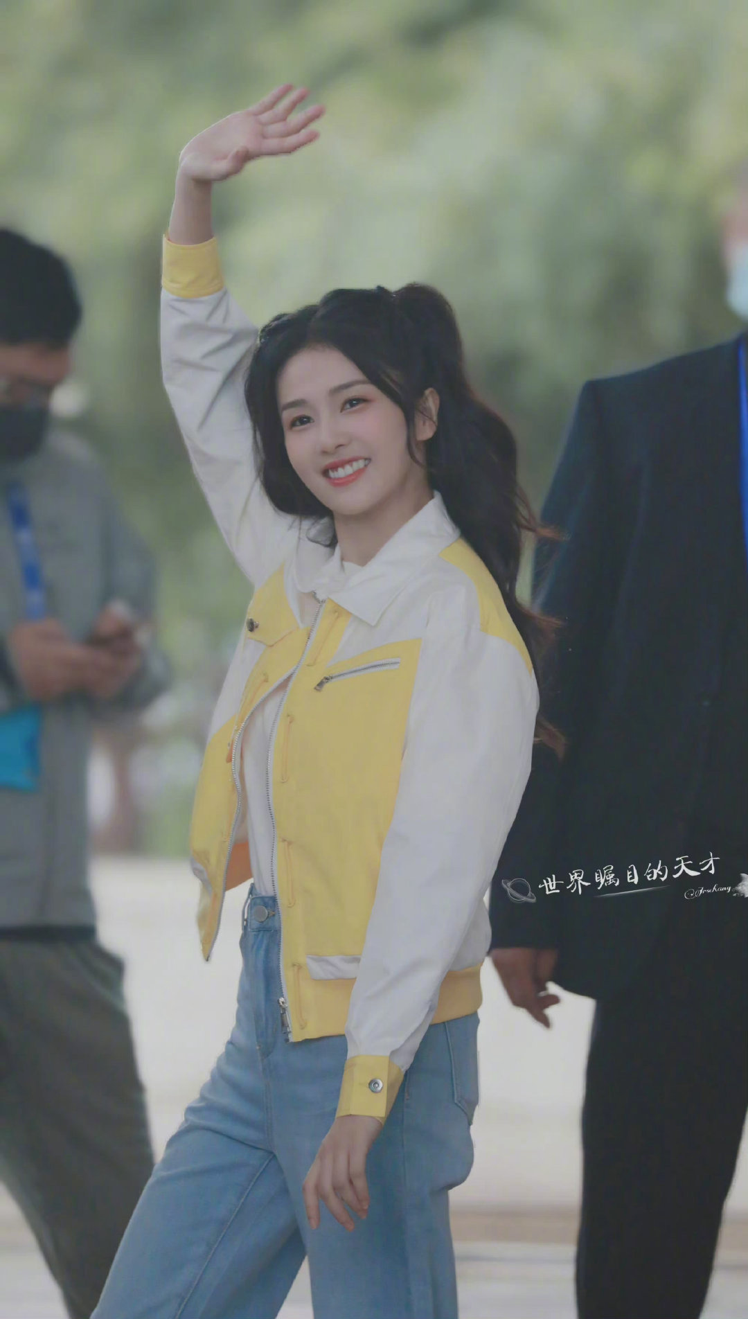 白露常驻奔跑吧黄河篇,之前作为飞行嘉宾参加时就很喜欢白鹿呀