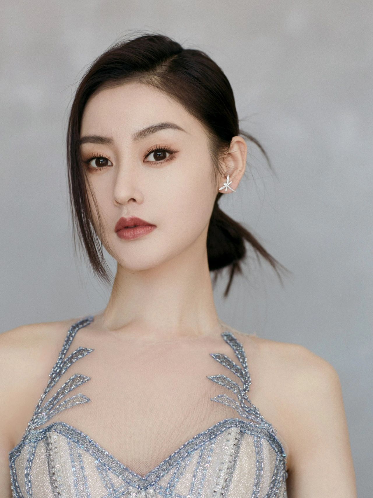 张天爱这组是英气的鹰系美人 还带点温婉_高清图集_新浪网