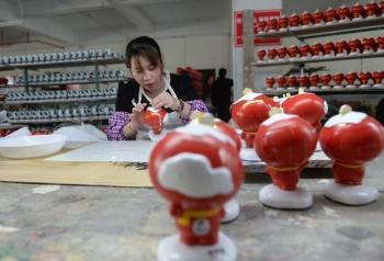 北京冬残奥会开幕在即 福建德化企业开足马力赶工陶瓷版吉祥物“雪容融”休闲区蓝鸢梦想 - Www.slyday.coM