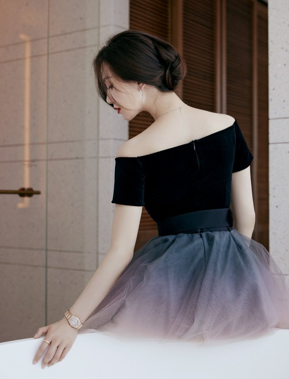 刘诗诗时尚写真露肩渐变蓬蓬裙显天鹅颈气质清冷体态优雅