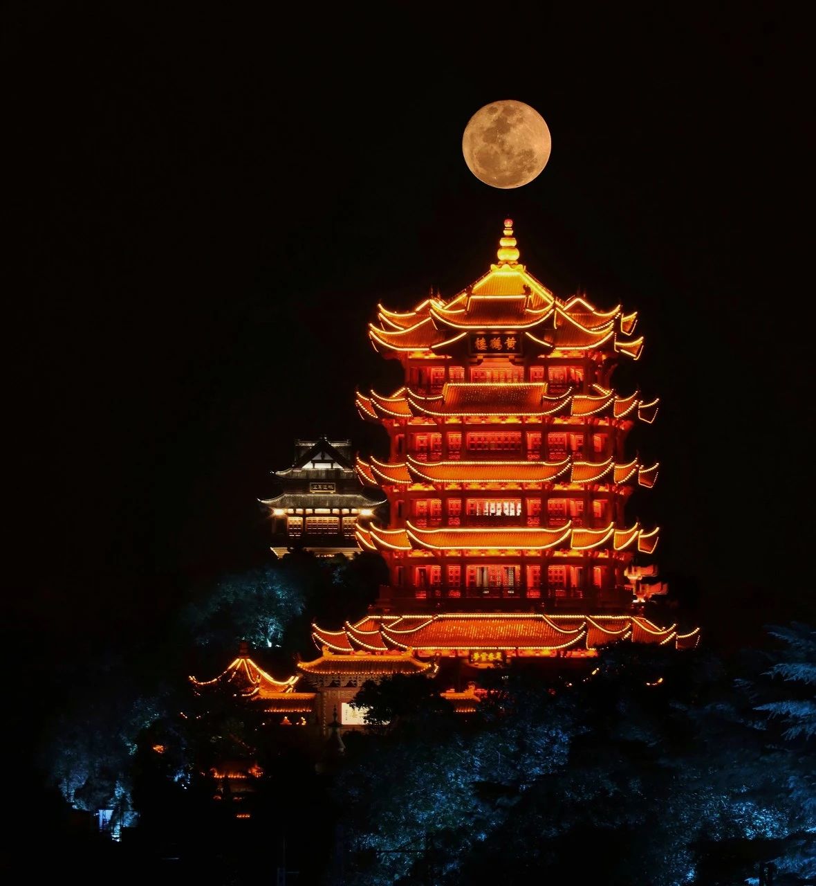 武汉黄鹤楼恢复开放!为什么说它是英雄城市的最好注解?