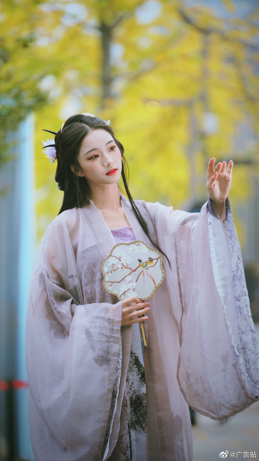 西湖边偶遇到的汉服小姐姐真好看__财经头条