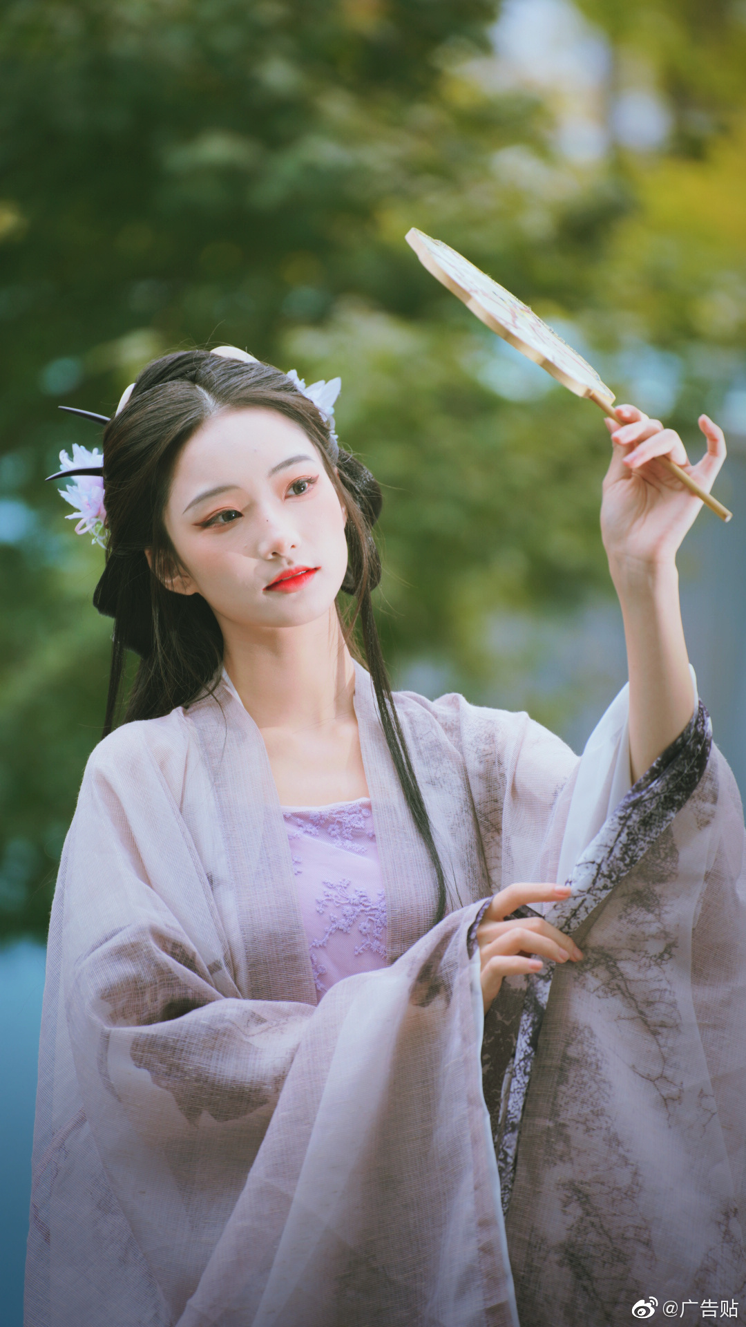 西湖边偶遇到的汉服小姐姐真好看__财经头条