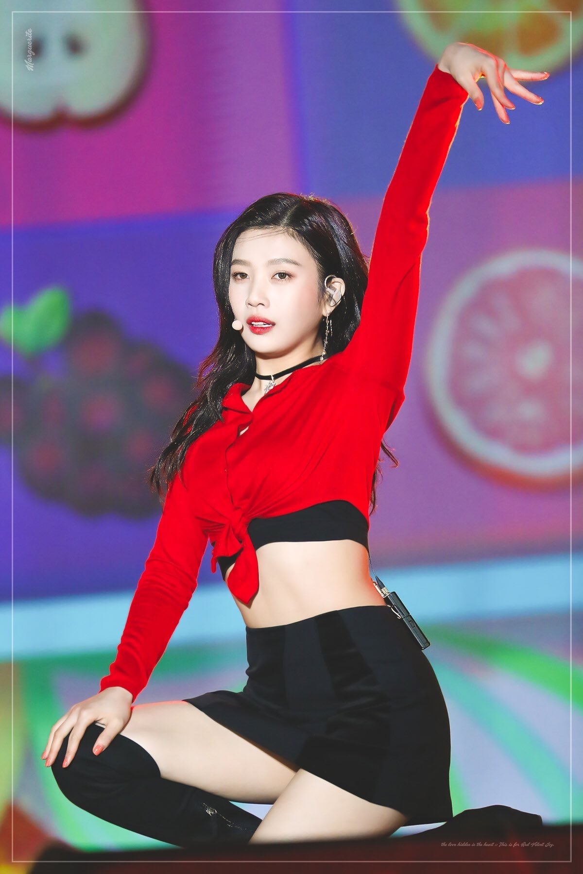 朴秀荣joy秋冬穿搭,哑光质感半身包臀裙,黑色高腰时尚a字裙