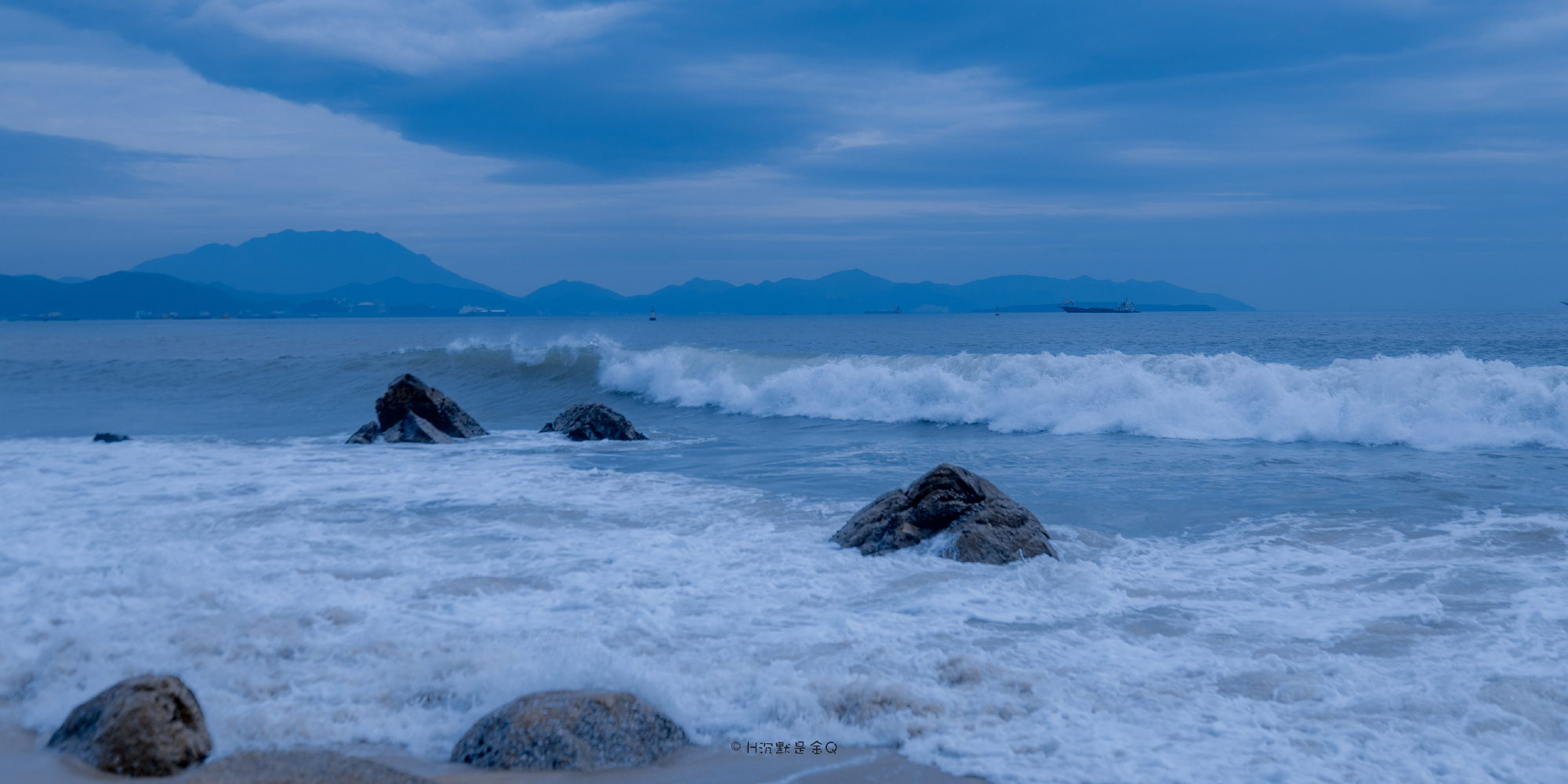 在海边，吹海风，看海景，听海浪声声~🌊 （@H沉默是金Q