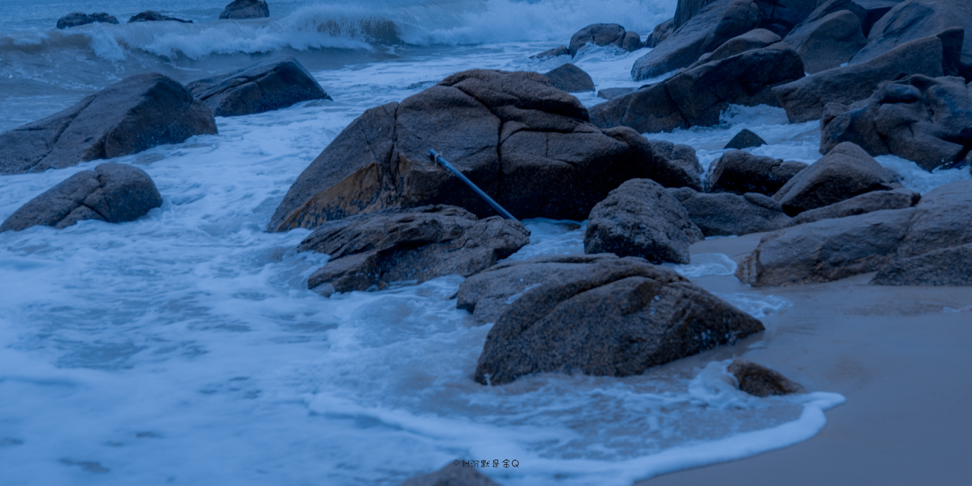 在海边，吹海风，看海景，听海浪声声~🌊 （@H沉默是金Q