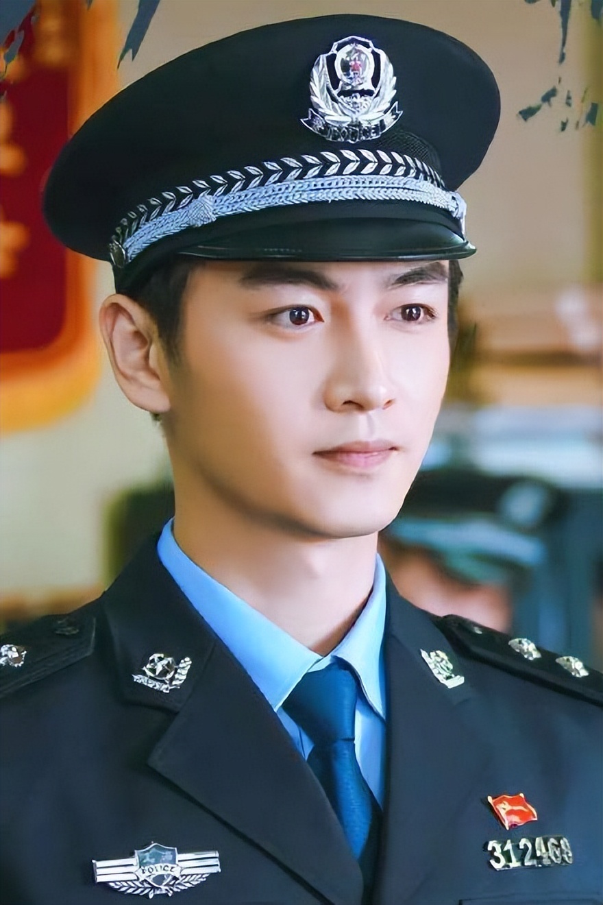 同样演警察,把陈晓,张若昀和张译等男星放在一起看,差别出来了