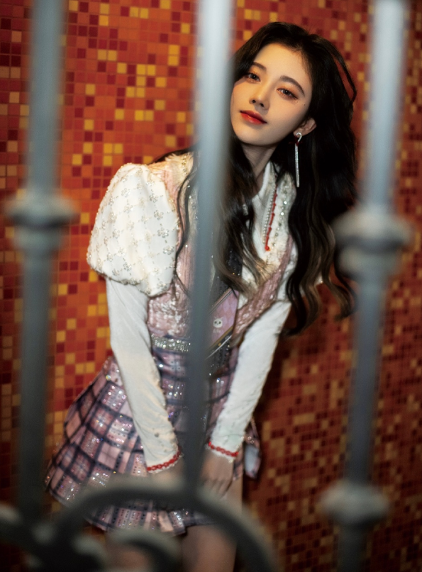 终于等到鞠婧祎再穿jk裙超短设计秀美腿一般人都做不到