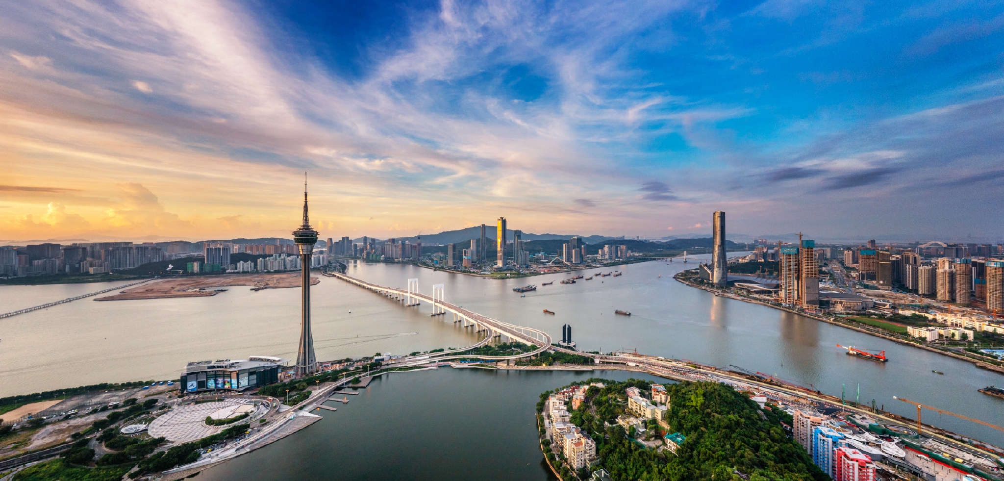 在这三地之间,横琴ifc,珠海中心,澳门观光塔,作为城市的天际线担当与