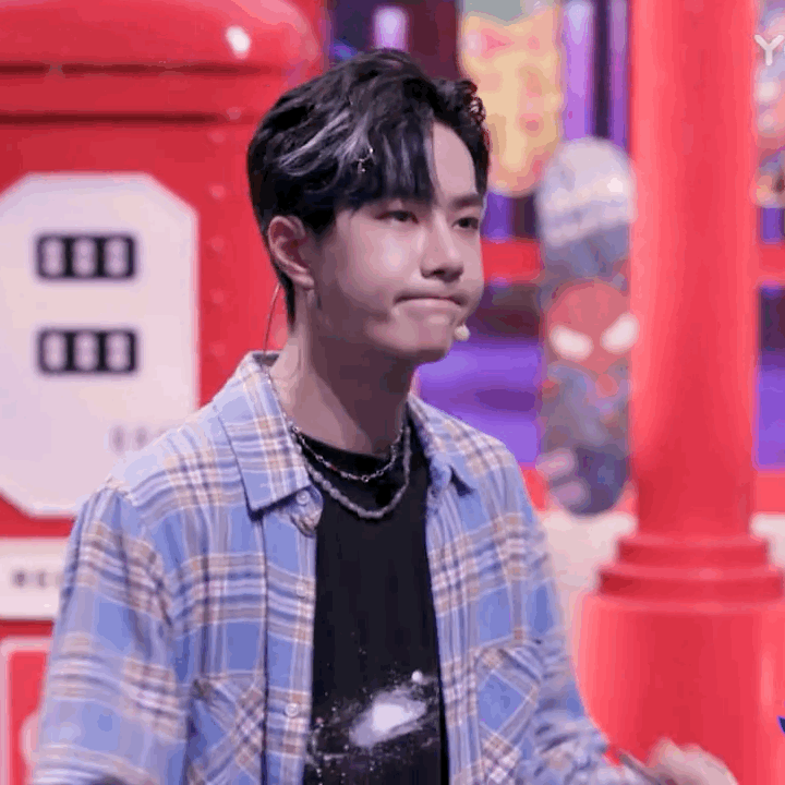 28 12:04:37            星娱酱 1 / 8  王一博这就是街舞预告!