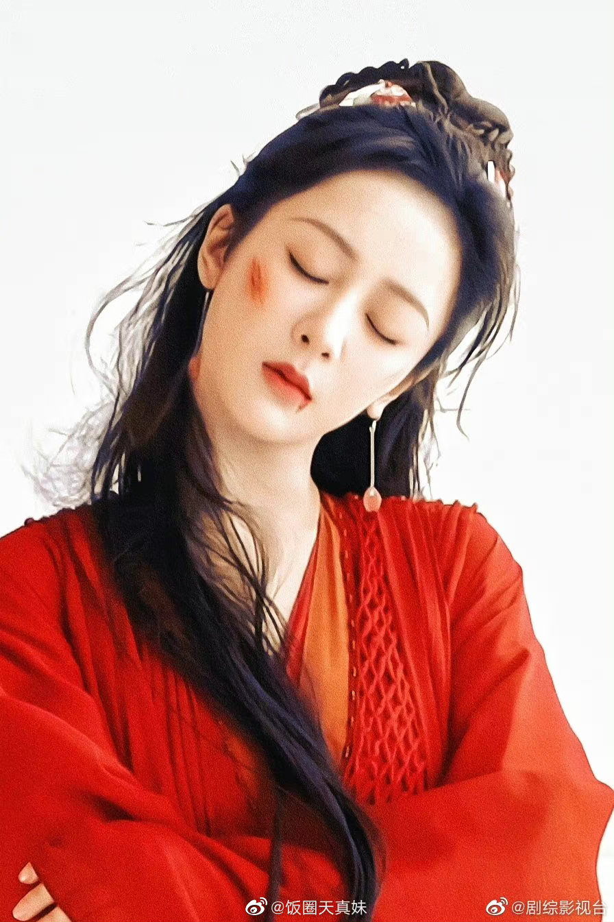 我不允许谁还没有看过杨紫在沉香重华中的红衣战损造型