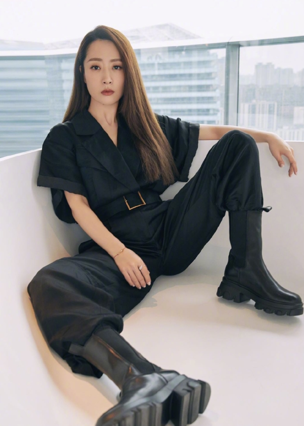 王思聪都不敢追的女人白冰穿香槟色古风长裙气质优雅魅力十足