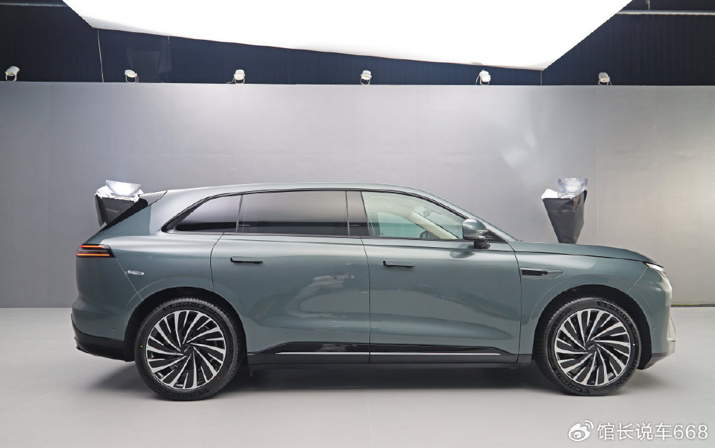 星途星纪元et实车到店长近5米充电10分钟行驶400km月内上市