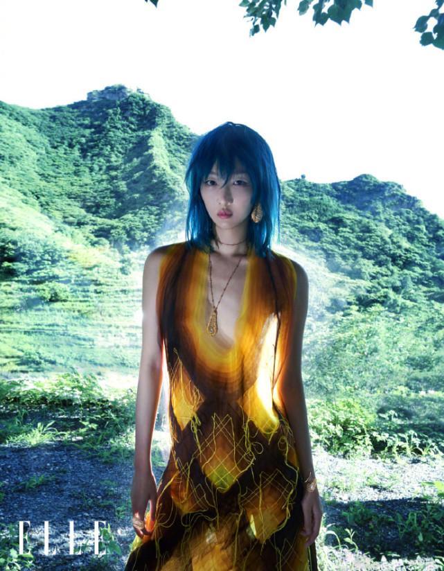 周冬雨最新封面大片,不穿上衣造型超惊艳,排骨胸纸片腰抢镜休闲区蓝鸢梦想 - Www.slyday.coM 周冬雨最新封面大片,不穿上衣造型超惊艳,排骨胸纸片腰抢镜休闲区蓝鸢梦想 - Www.slyday.coM