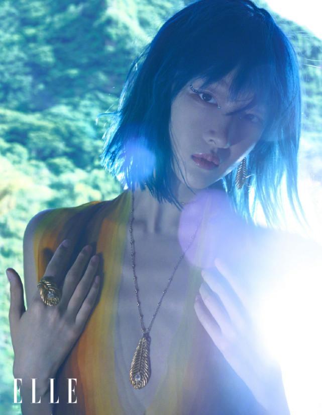 周冬雨最新封面大片,不穿上衣造型超惊艳,排骨胸纸片腰抢镜休闲区蓝鸢梦想 - Www.slyday.coM 周冬雨最新封面大片,不穿上衣造型超惊艳,排骨胸纸片腰抢镜休闲区蓝鸢梦想 - Www.slyday.coM