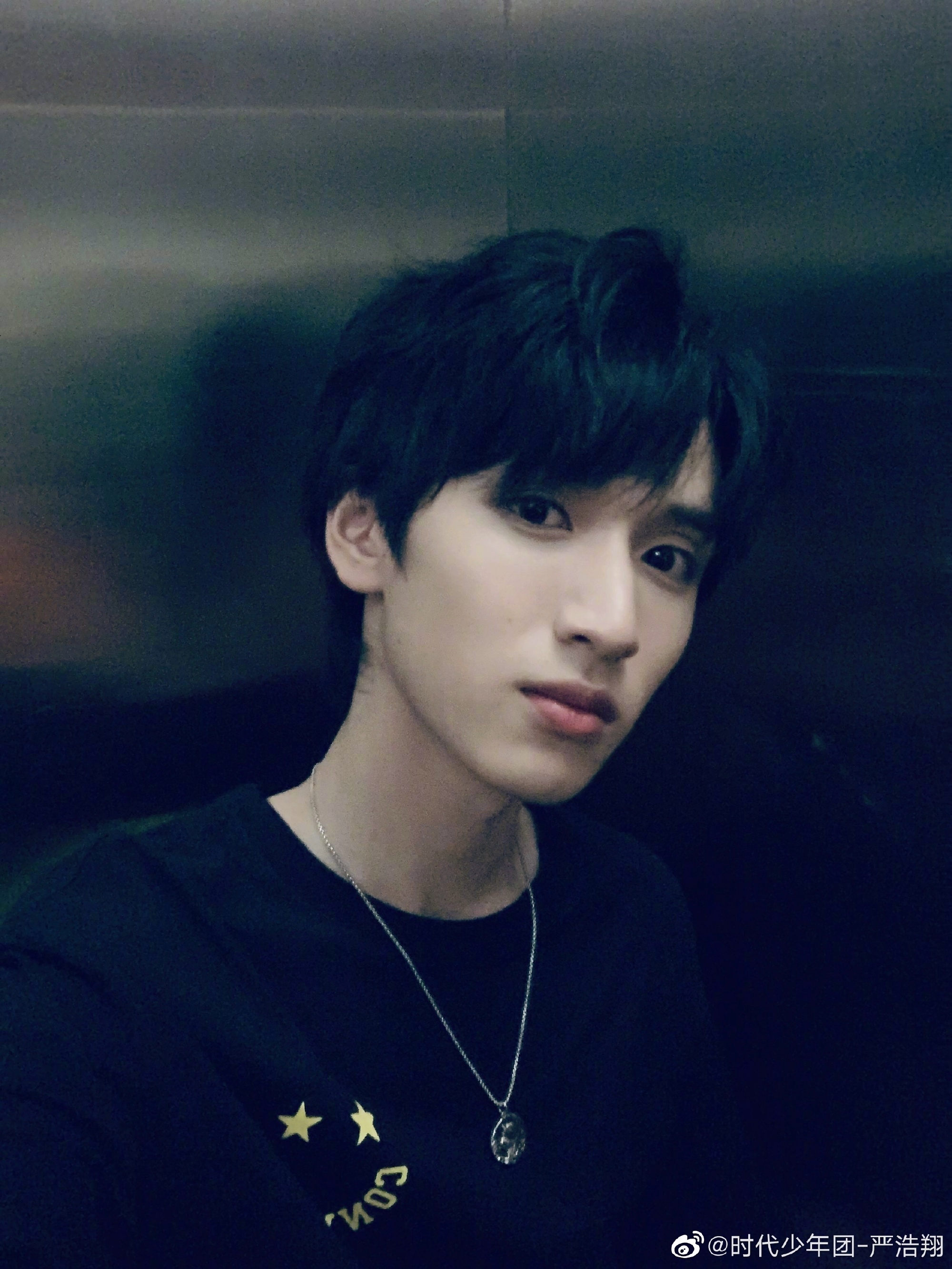 少年团严浩翔今天16岁生日,粉丝的祝福也太浪漫了:严浩翔16岁生日快乐