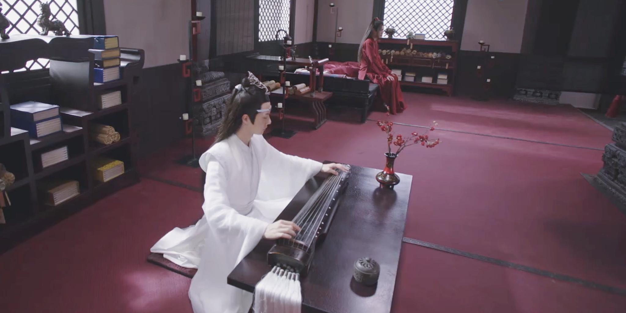 剧中印最象深刻的兵器是《陈情令》中蓝忘机的忘机琴,弦杀术太酷了