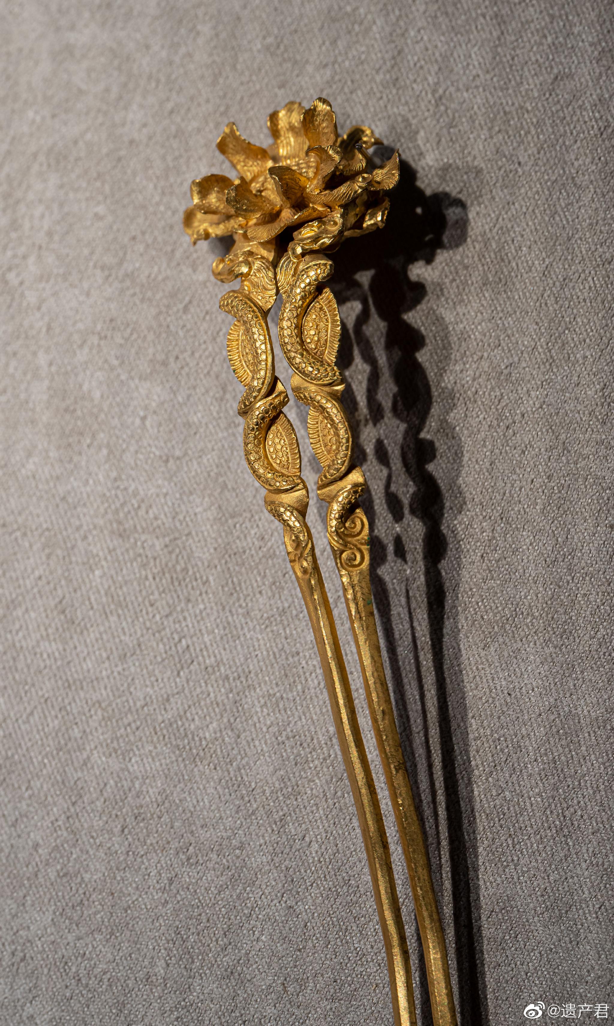 武汉博物馆藏· 元代双龙莲花形金钗__财经头条