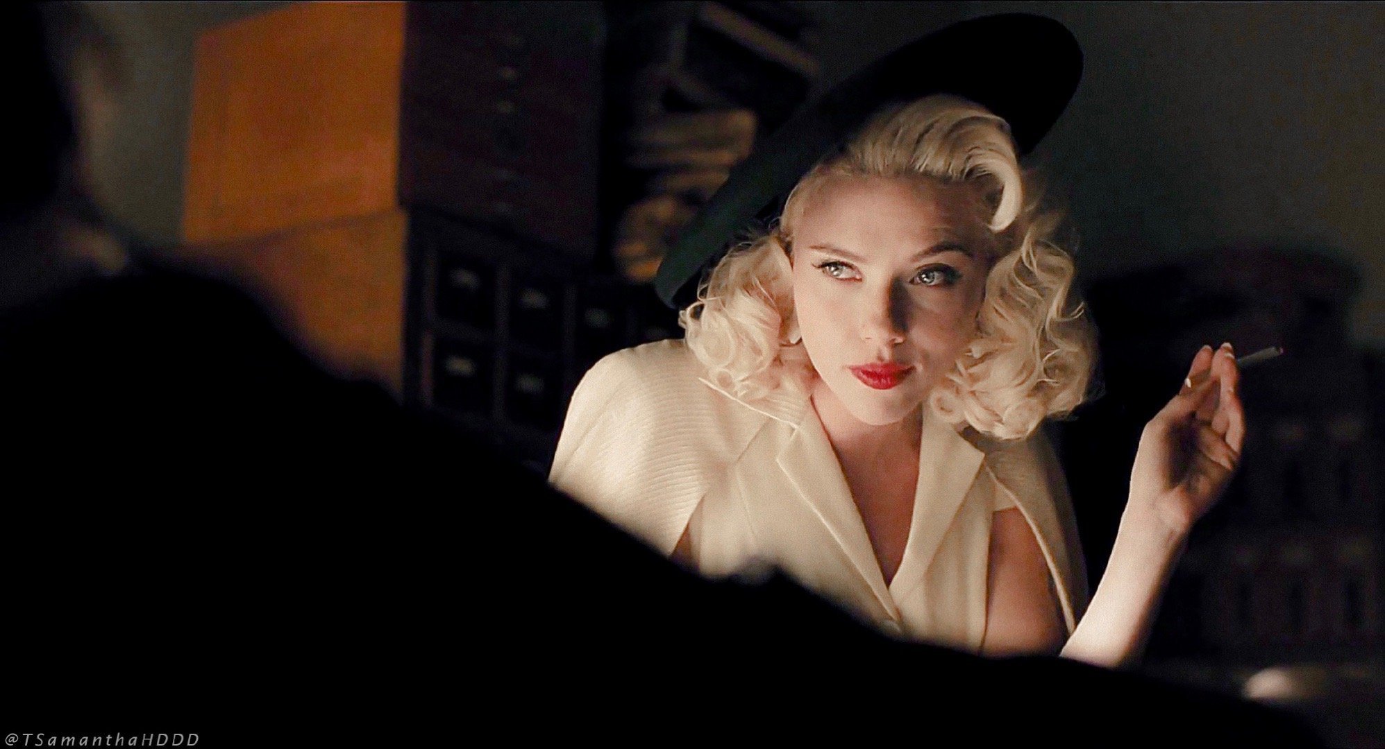 约翰逊 寡姐太美啦!__财经头条