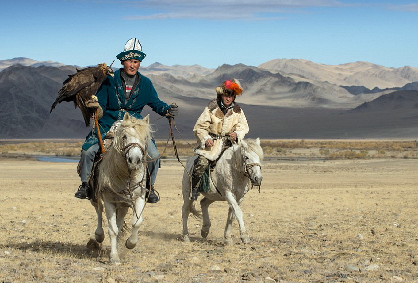 蒙古国巴彦乌列盖省，比利时摄影师 Stefan Cruysberghs摄，2015年__财经头条