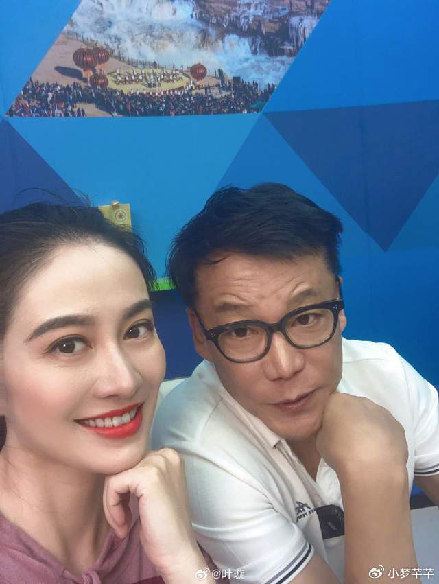 叶璇晒与李国庆约会照,亲密靠肩疑官宣恋情,此前叶璇曾晒婚纱照|直播|结婚|两人|另一半|暧昧_新浪娱乐_新浪新闻